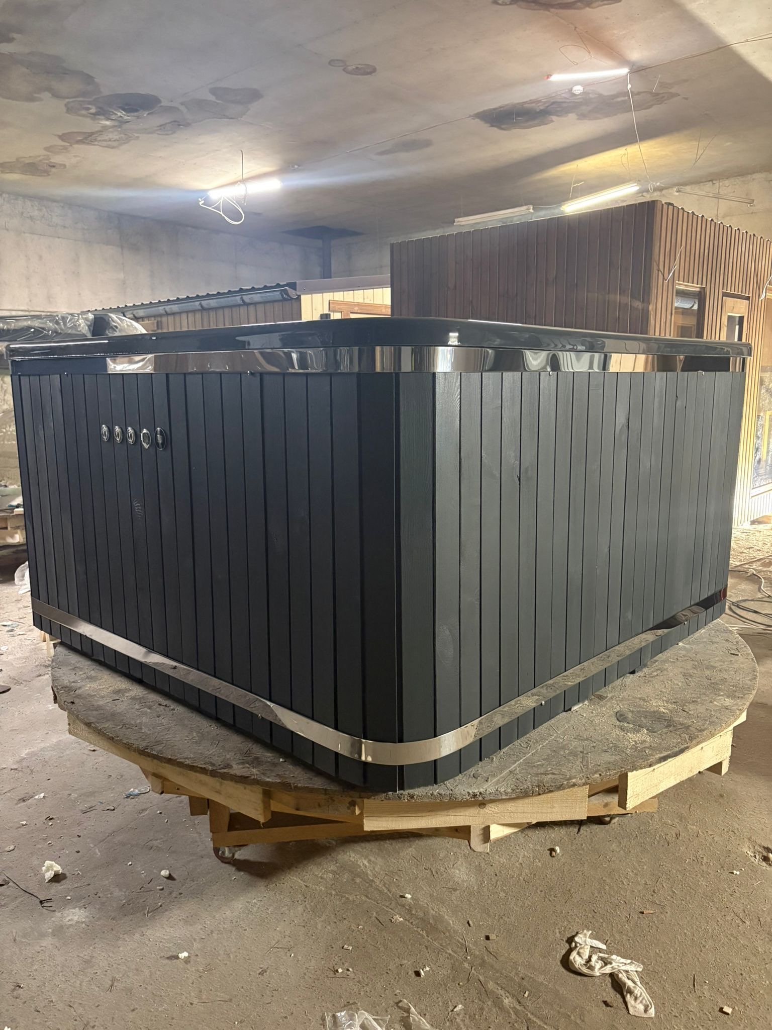 Lauko KVADRATINIS akrilinis kubilas su gulima vieta (išorinė krosnelė) 2.04 x 2.04 m vidus / 2.20 m išorė (Kopija) - Image 3